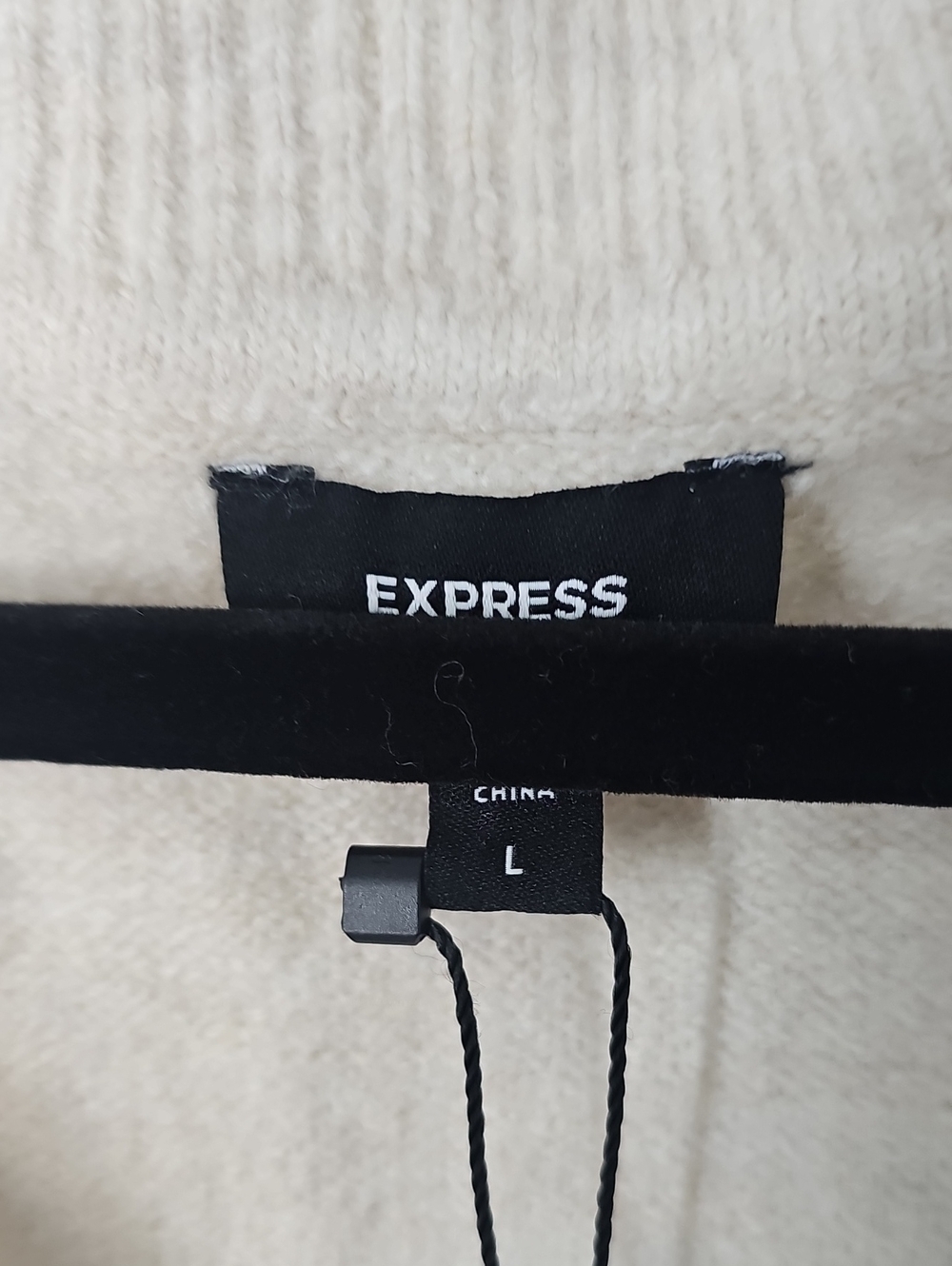 Express Cream w Black Glitter Bows Vneck Long Sleeve Sweater Sz:L Dainty - Picture 3 of 15